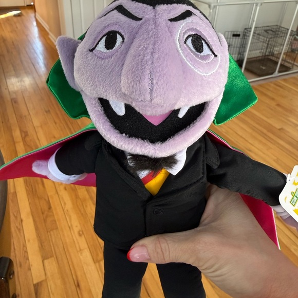 Gund Count von Count Plush with Black Cape - Picture 4 of 5